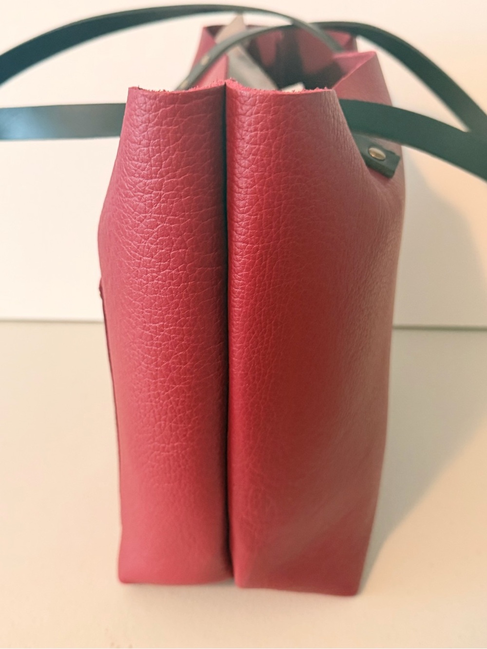 Portland leather Medium Classic tote UNICORN ๐ฆ color RHUBARB - Picture 6 of 6